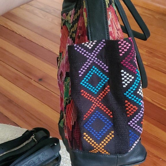 Nena and Co Moody floral TPB - Picture 9 of 16